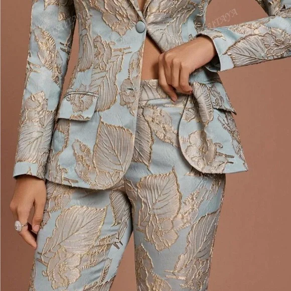 Chic Women's Blue and Cream Colored Pantsuit. Quite beautiful raised baroque. - Picture 4 of 14